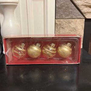 Four place card ornament holders
